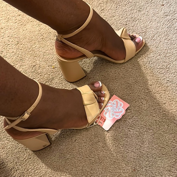 Sam & Libby Shoes - NWT SAM & LIBBY SIZE 7 NUDE HEEL